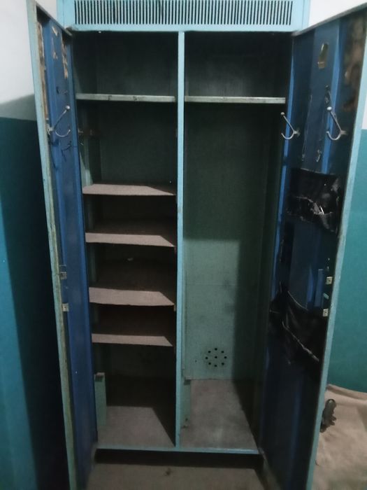 Продаю шкафчики железные