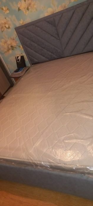 Продам матрас пружинный серого цве