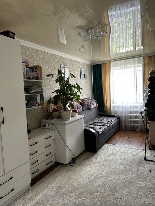 Орталықтан 2бөлмелі үй сатылады