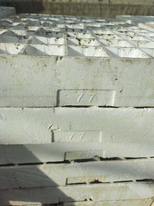 Табли за разсад 77 гнезда