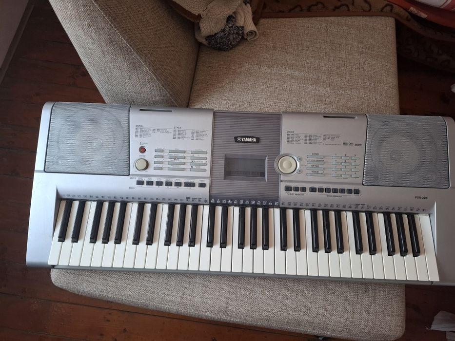 Vînd orga yamaha nouă urgent