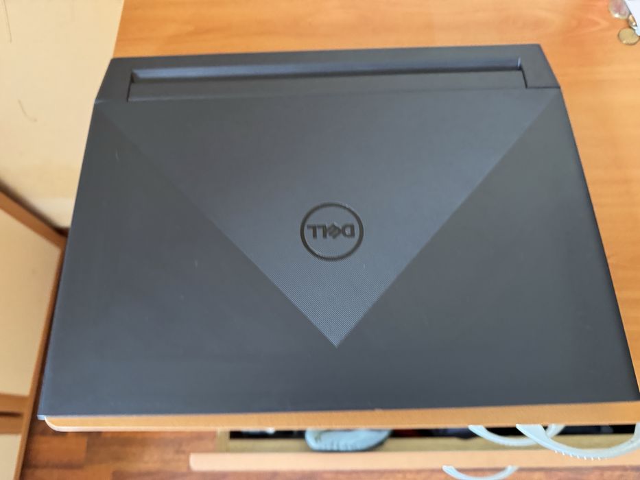 Геймърски лаптоп Dell G15 5510