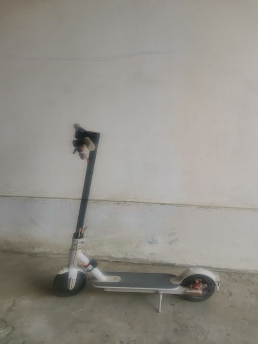 Vând trotineta electrica