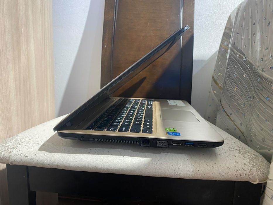 ASUS intel core i3/Nvidia GeForce/ozu 8/ssd 128