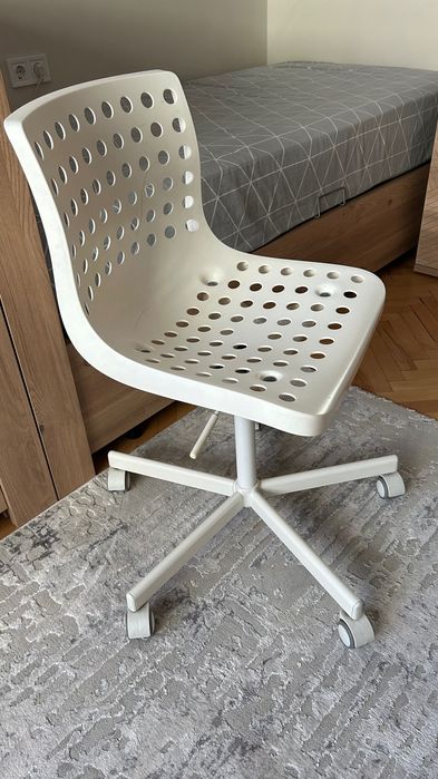 Детско бюро и стол