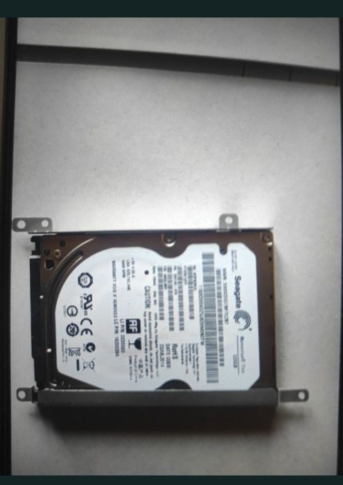 Hard disk HDD  de 320 GB (si ca memorie externa)
Se poate folosi simpl