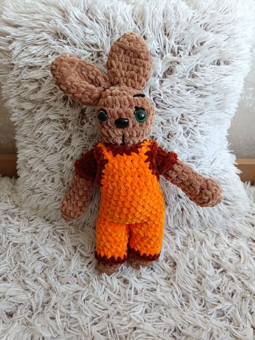 Ръчно изплетено зайче