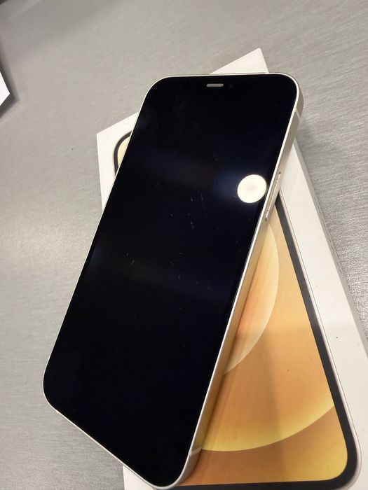 Iphone 12 64gb бял
