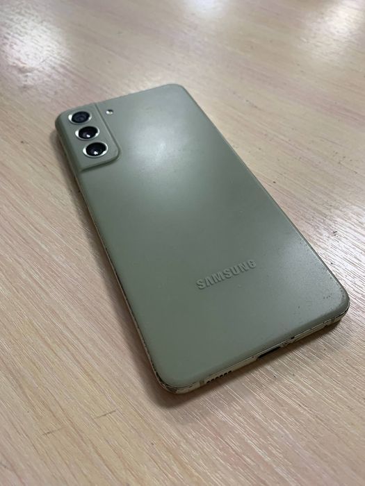 Samsung s21fe 128/6 Есть царапины