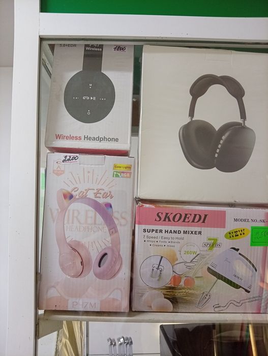 Продам наушники беспроводные новые  цена 1200тнг