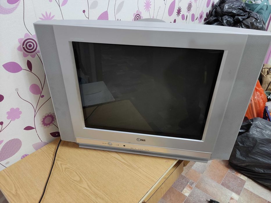 Телевизор LG цветной