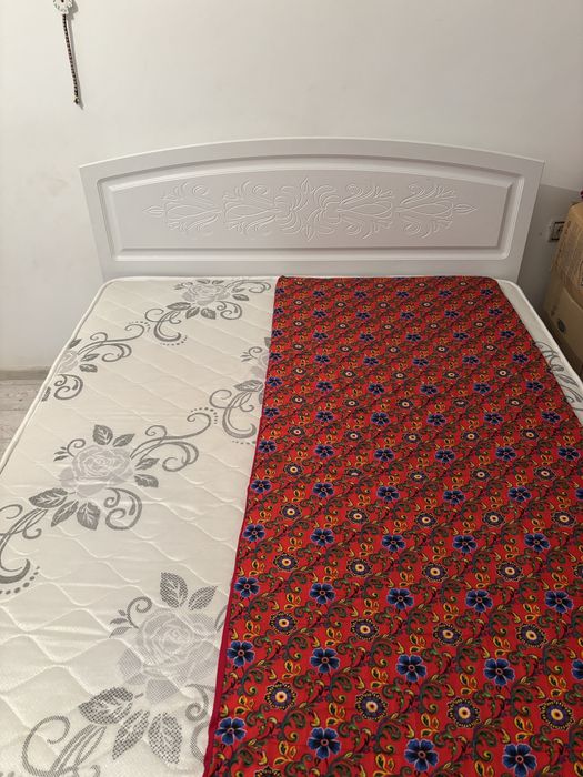 Продаю Кровать с матрасом