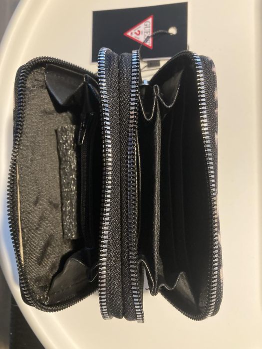 Дамски портфейл Guess