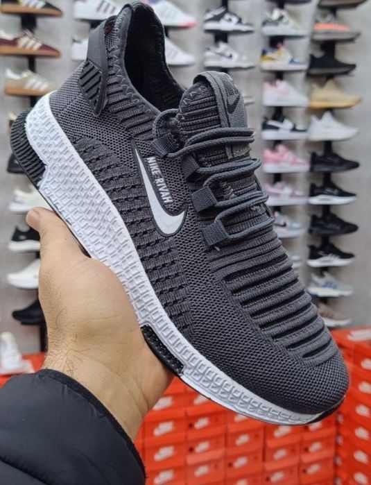 Seturi si adidasi barbati