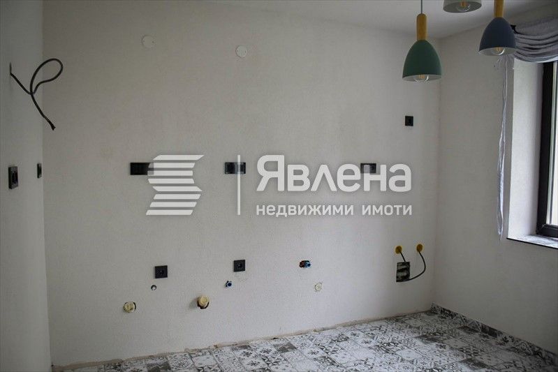 Продава се Къща в с. Драгичево, Област Перник - 320 кв.м за 1594 €/кв.м - Снимка #5