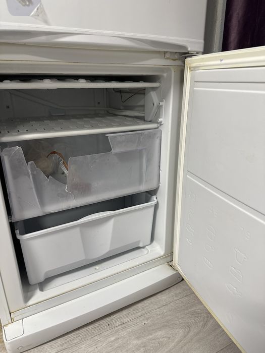 Холодильник Indesit