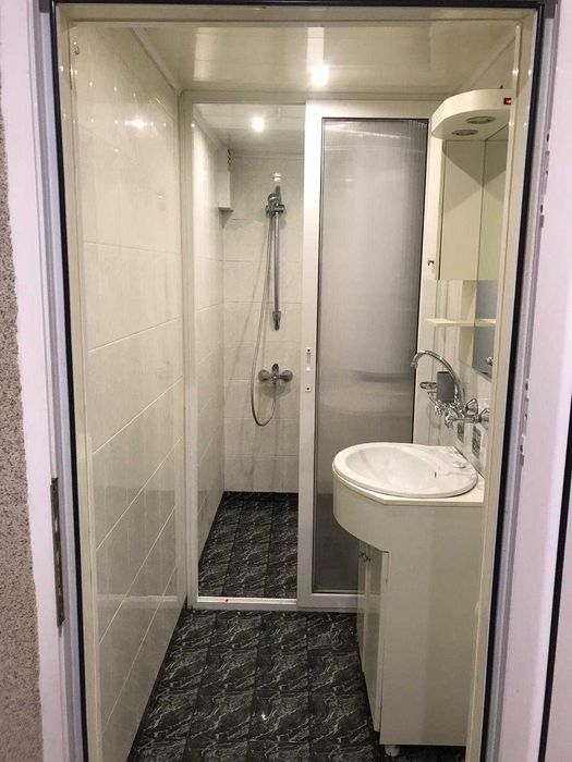 Тристаен апартамент под наем в центъра на Казанлък – обзаведен, отделна кухня, 90 кв.м.