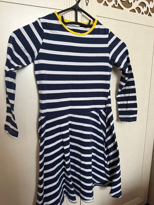 Продам платье на девочку 7-9 лет детское