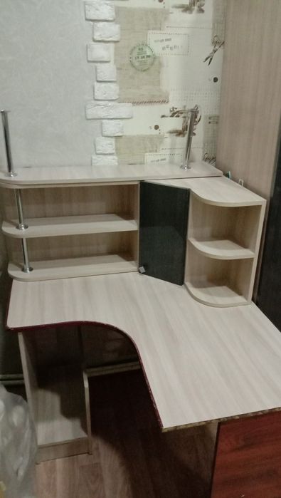 Продам  стол и полку