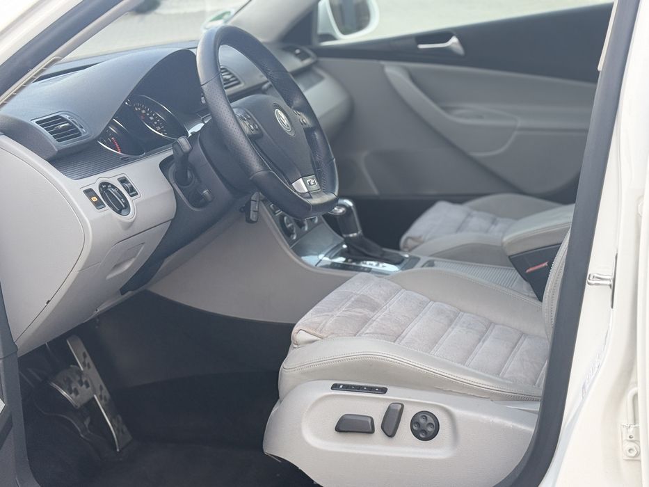 VW Passat Variant R-Line 2.0 TDI 170 CP| Bi-Xenon Adaptive | Keyless | Piele Alcantara EURO 5