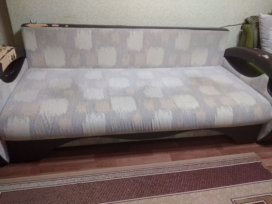 Продам б/у диван
