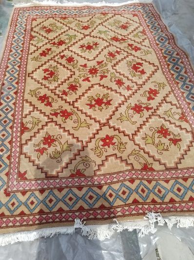 Vând covor lucrat manual din lana 100% Lungime330/220