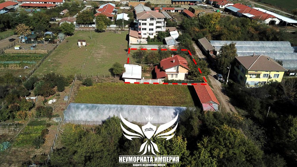 Под наем двуетажна къща с постройки 210РЗП с 1101кв. двор с.Тополово