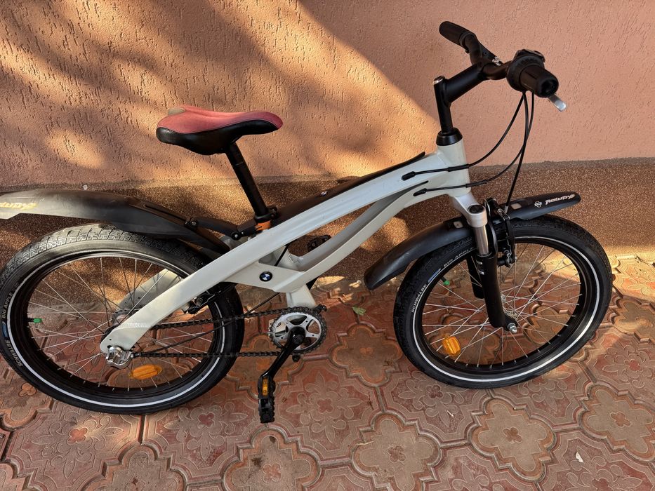 Bicicleta copii bmw 6-10 ani
