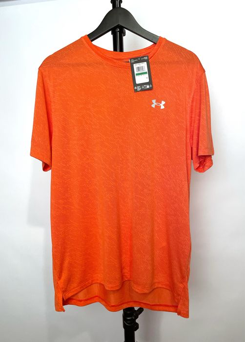 Tricouri Under Armour noi cu etichetă