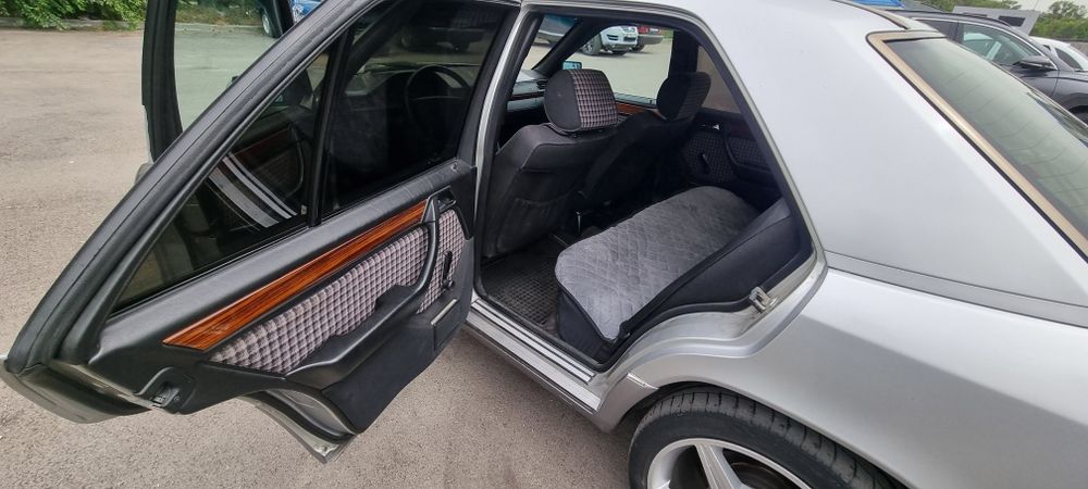 Продам машину w124