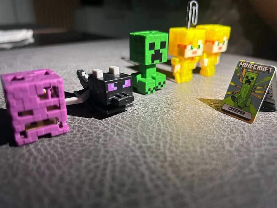 Продаю фигурки kinder joy Minecraft