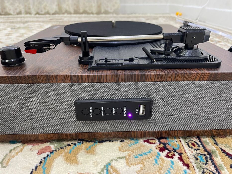 Виниловый проигрыватель