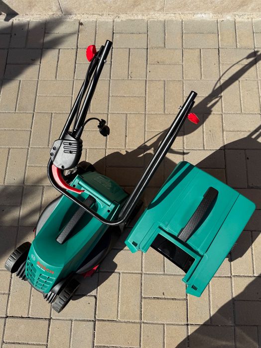 Bosch ARM 32 – mașină electrică tuns iarba