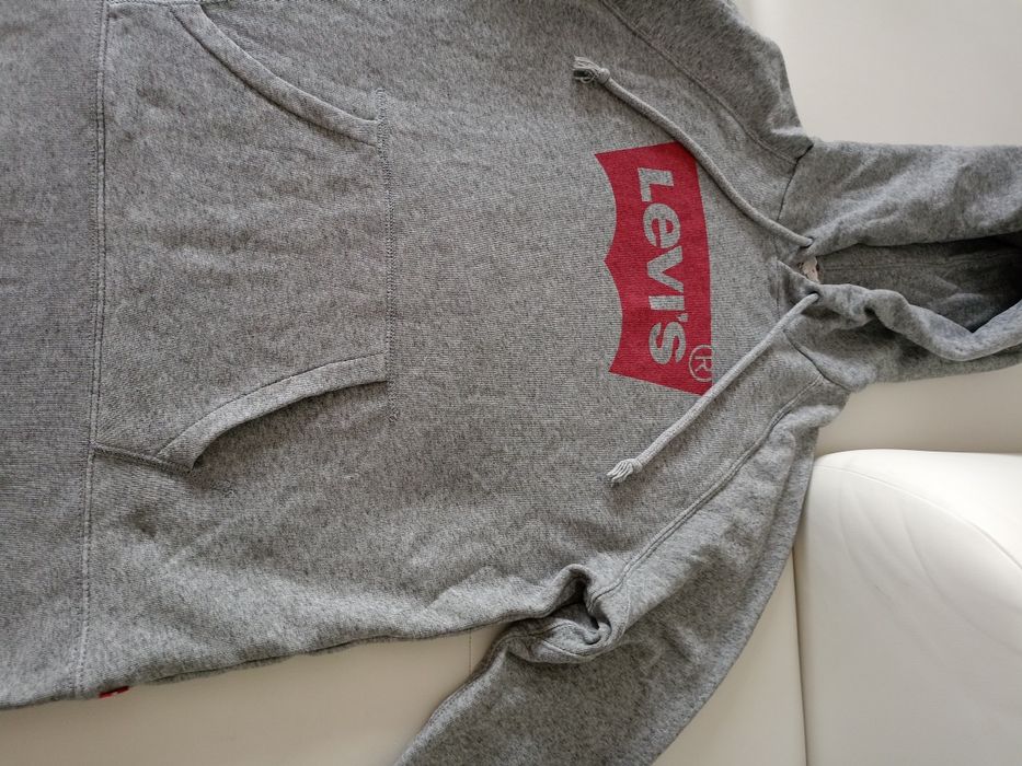 Vând hanorac Levis calitate,mărimea L,in stare perfecta.