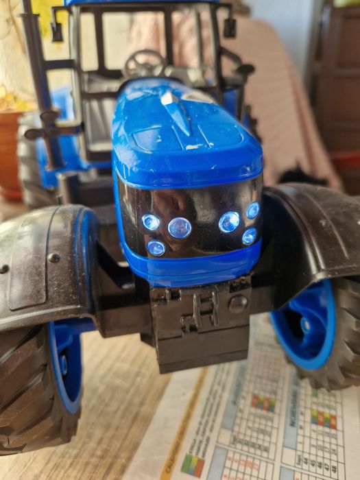 Tractor jucarie interactiv