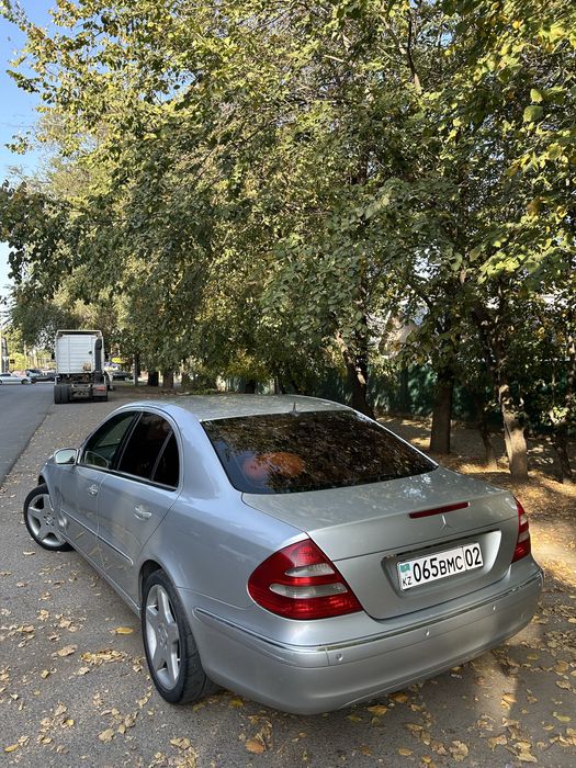 Mercedes Benz e 320 (w211)