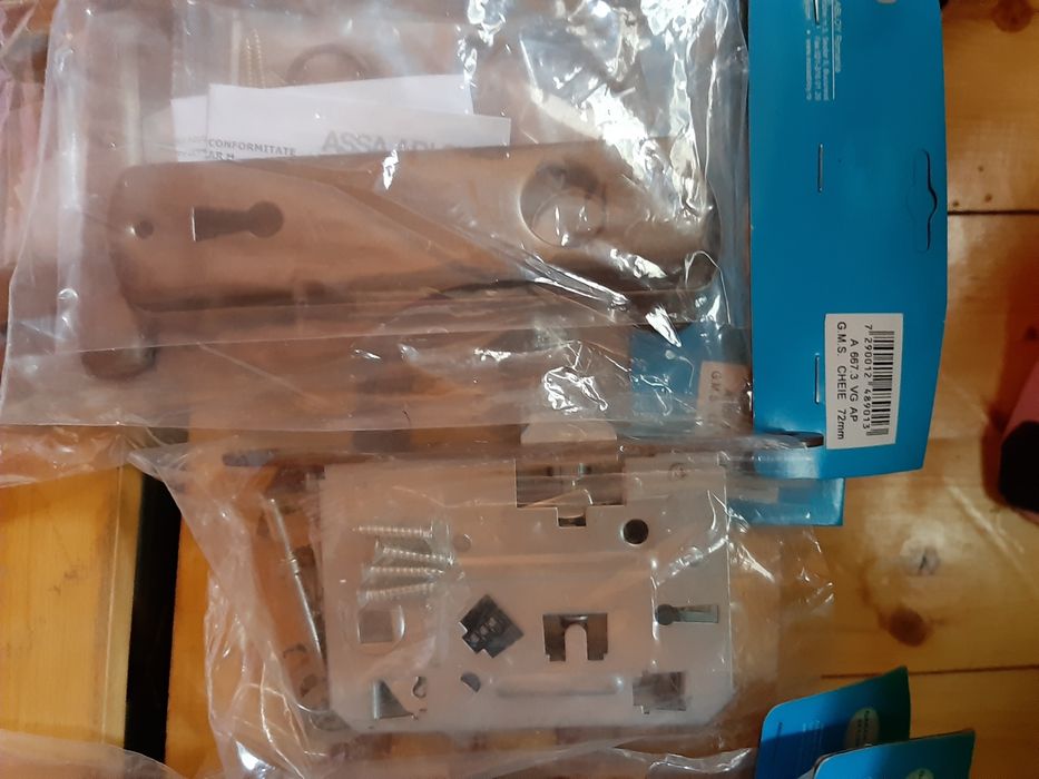 Butuc pentru yală,  broaște silduri cu mânere, balamale