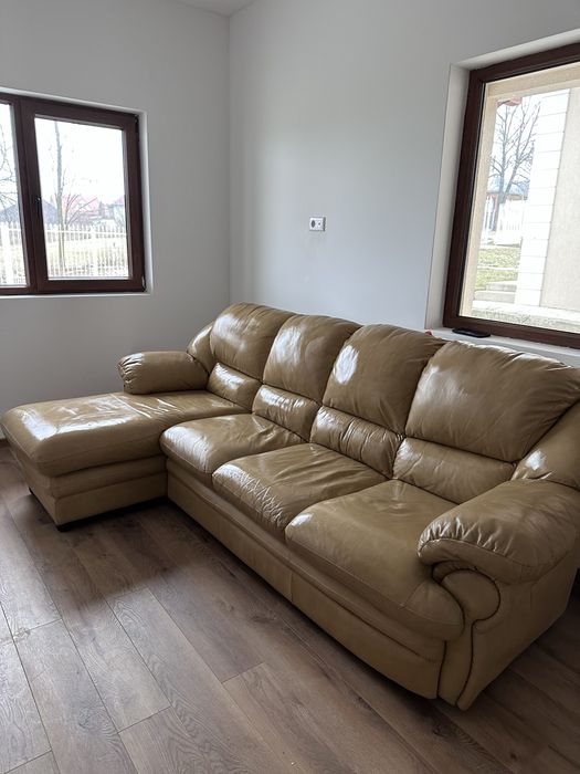 Canapea tip coltar in perfecta stare din piele