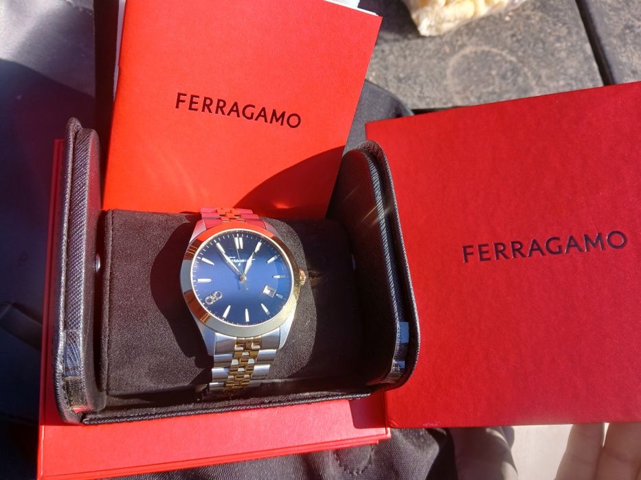 Vând ceas ferragamo