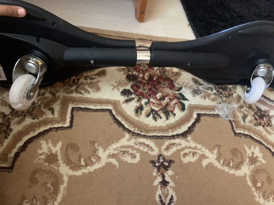 Hoverboard rosu cu model …………………………………………………………………detali in privat…………………contactatima ……………………………………………………………………………………………..Andreeea……………………………………………..