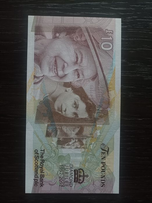 Банкнота за колекция! Юбилейни 10 паунда.
Юбилейни 10 паунда "The Roya