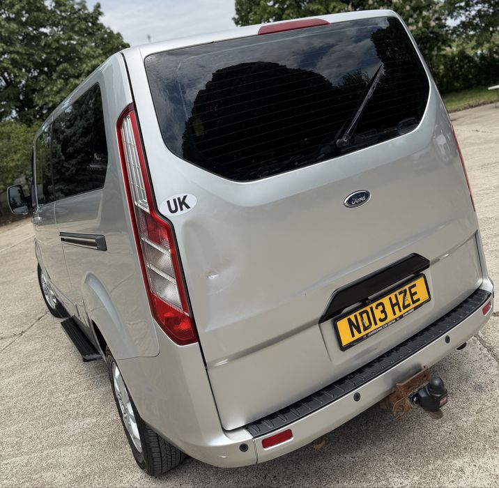 Ford Tourneo Custom 300 - 2013 - 2.2 Diesel - Euro 5 - Manual 6+1 Trepte - 155 Cai Putere - 9 Locuro - Piele - Clima - Cui remorcare - Perdelute -