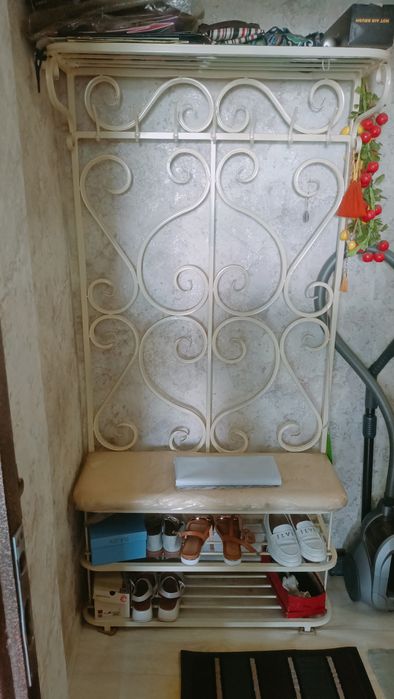 Продам кованную  прихожку