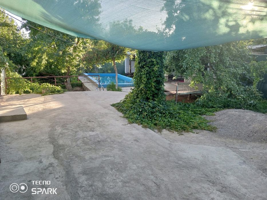 Чарвак срочна Дача йер хисобида сотилади