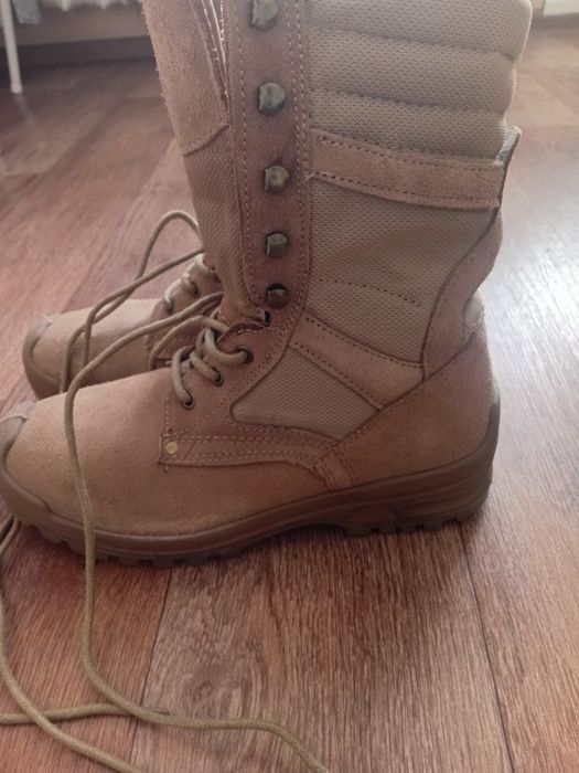 Продам берцы бежевые