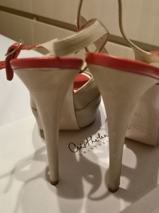 Sandale Musette din piele naturală bej & corai – mărimea 39 – toc 14 cm – purtate o singură dată