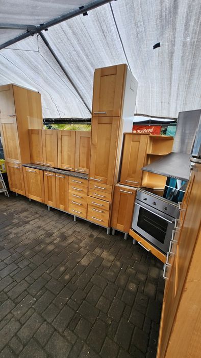 Mobilă bucătărie din lemn masiv cu electrocasnice Whirlpool