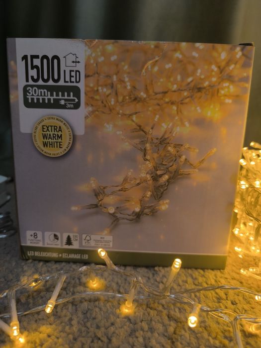 Instalație cu lumină caldă (1500 led-uri - 30 m)