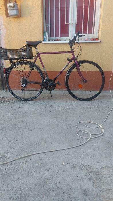 Vand biciclete 1 barbateasca si 1 de dama