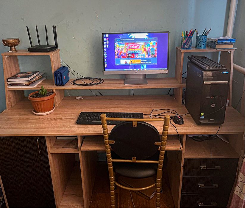 Продаю компютер вместе со столом,без гарантии